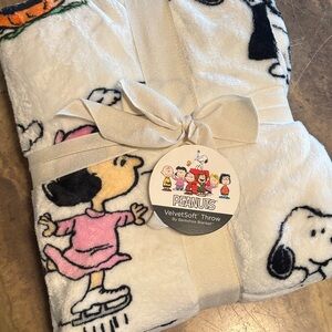 Peanuts VelvetSoft Blanket 55” x 70” winter Halloween themed